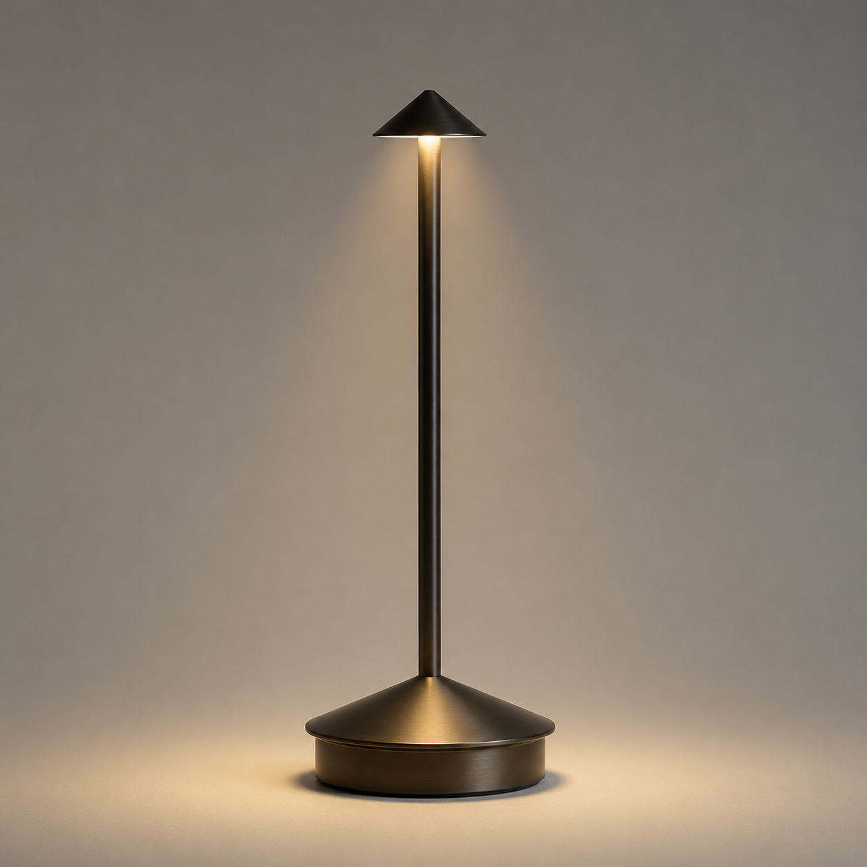 Kabellose Kegel-Tischleuchte – Detailansicht